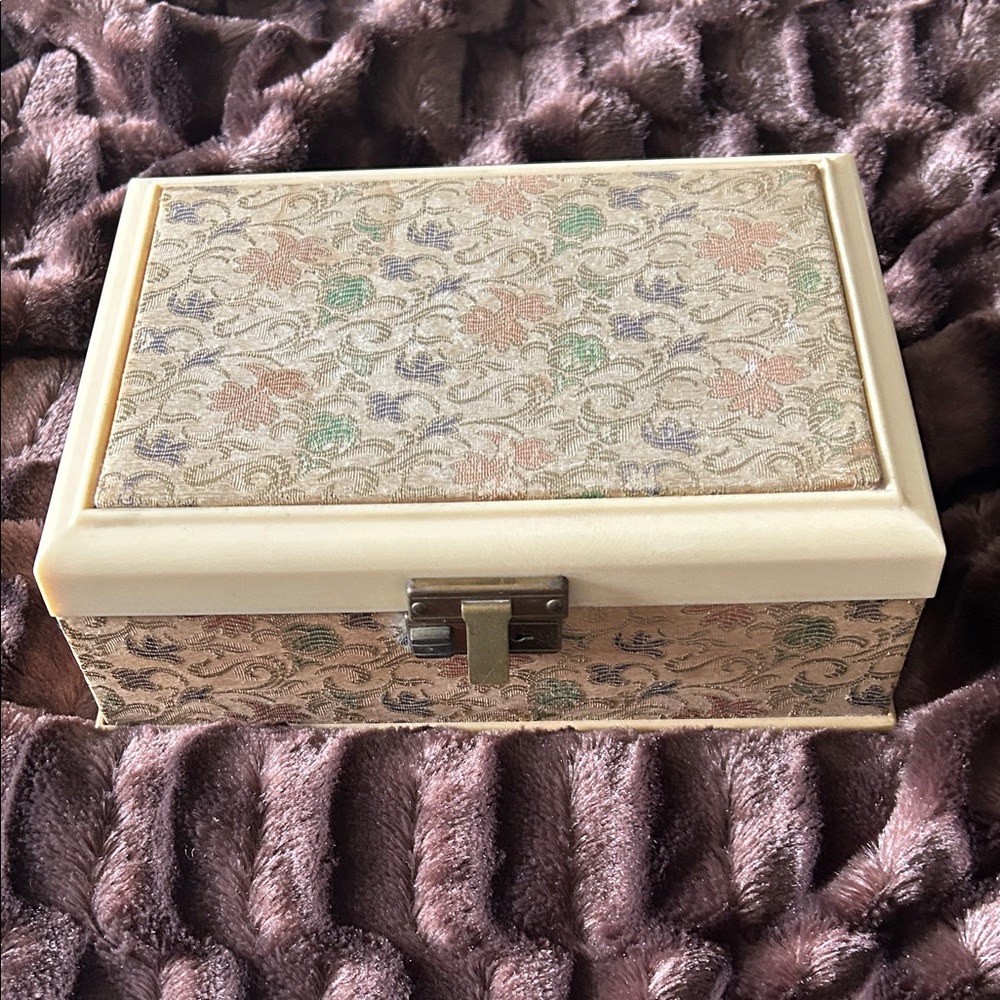 Mele Vintage Floral Jewelry Box with Lock and two keys